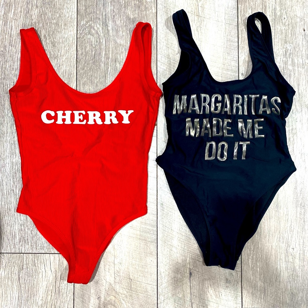 🎉SOLD ELSEWHERE 🎉Women’s bathing suits